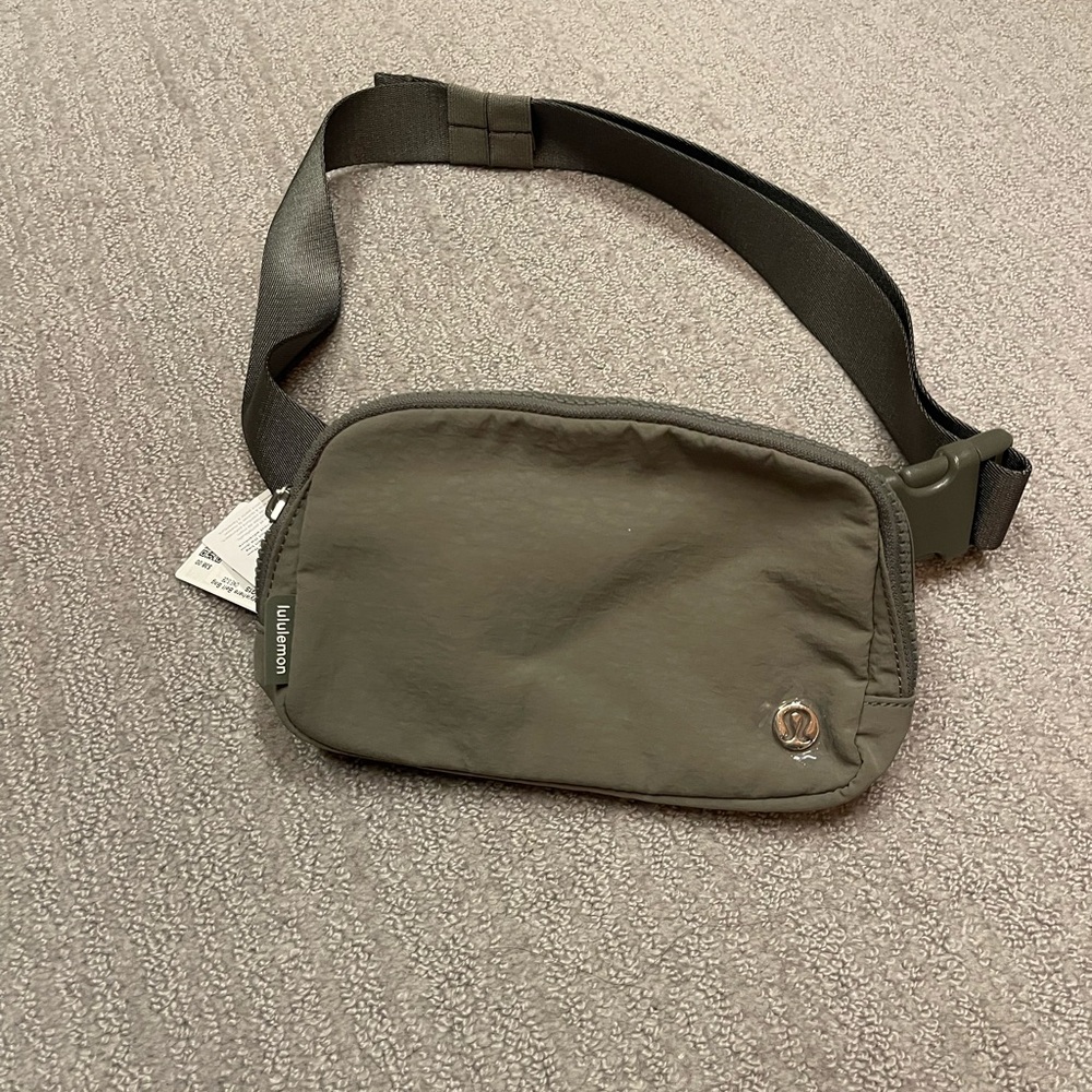 NWT lululemon belt bag